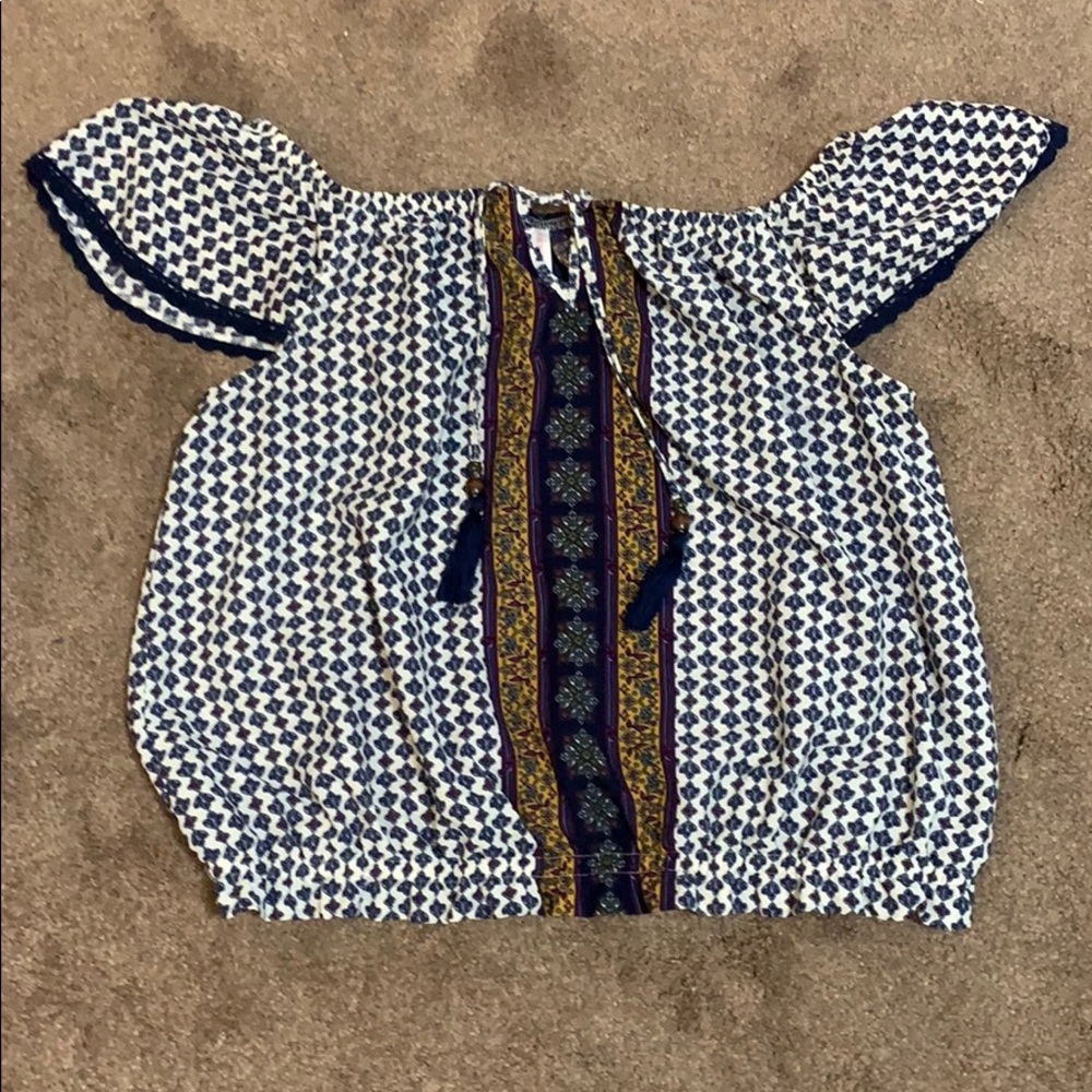 Off the shoulder tee